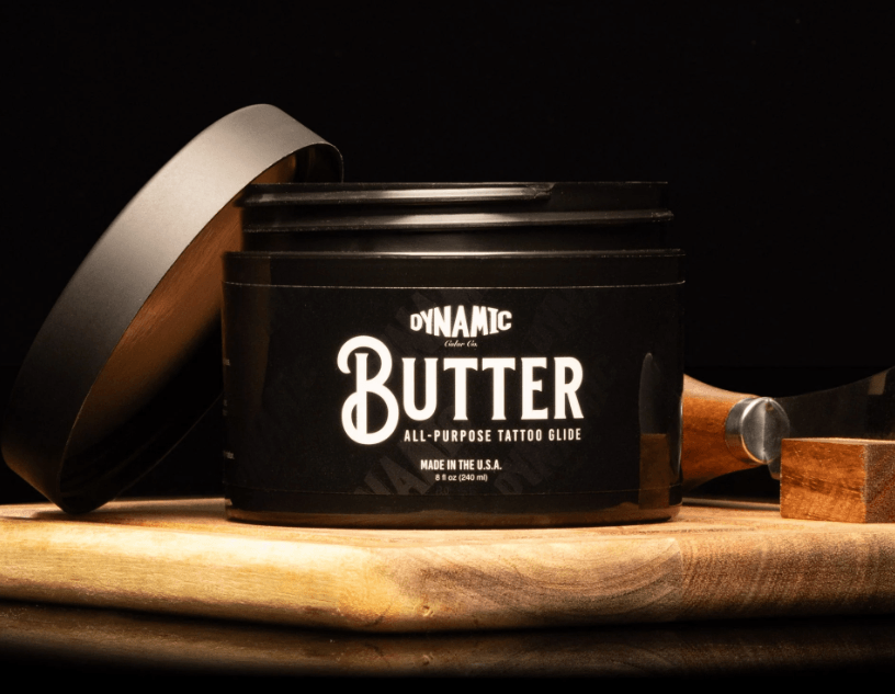 DYNAMIC BUTTER - Tattoo ButterDynamic Butter — Tattoo Butter | 8 oz | México Formulado para hidratar, proteger y favorecer la cicatrización de la piel tatuada. Textura ligera de fácil absorción — ideal durante la sesión y en el cuidado posterior. Caracter