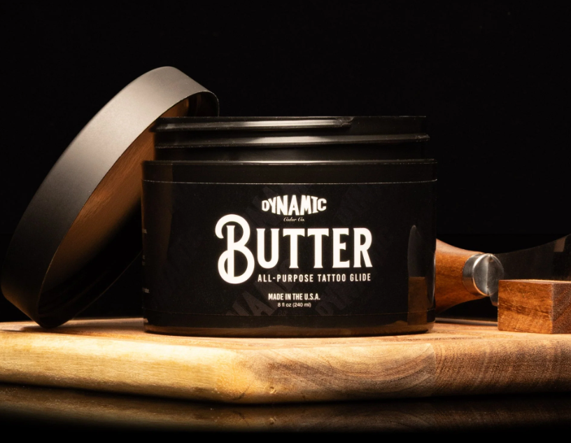 DYNAMIC BUTTER - Tattoo ButterDynamic Butter — Tattoo Butter | 8 oz | México Formulado para hidratar, proteger y favorecer la cicatrización de la piel tatuada. Textura ligera de fácil absorción — ideal durante la sesión y en el cuidado posterior. Caracter